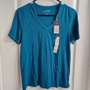 Universal Thread Basic V Neck T-shirt Size XS.